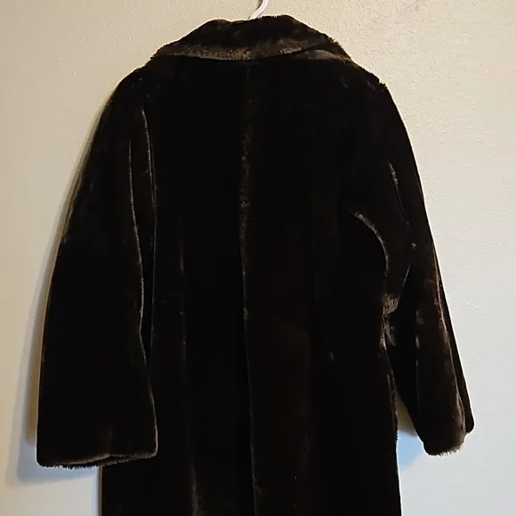 Elegant Brown Vintage Faux Fur Coat - Picture 5 of 8